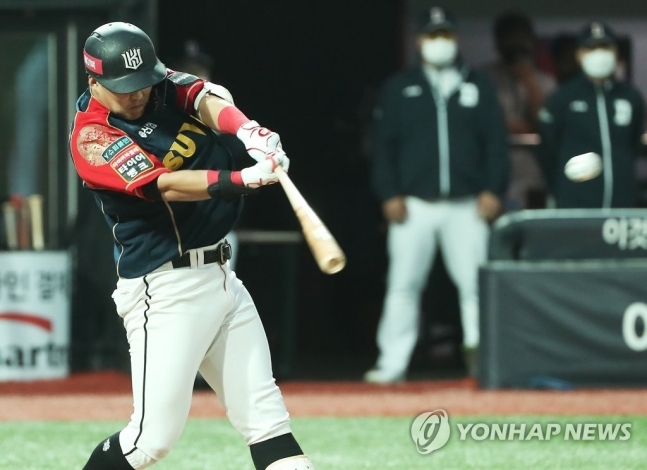 끝내기 사나이 배정대가 11일 수원 홈경기 연장 10회말 2사 만루에서 두산 마무리 이영하의 5구째를 우중간 끝내기 안타로 장식했다.