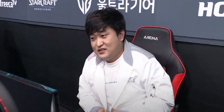 아프리카TV 스타크래프트 리그 시즌10 16강 C조 승자전에서 승리한 이영호(사진=ASL10 공식 방송 캡처)