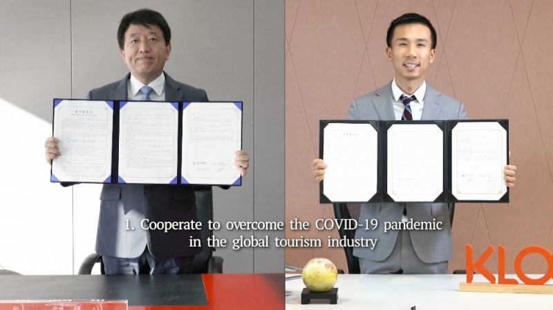 한국관광공사 안영배 사장(좌), 클룩(KLOOK) 에단 린(Ethan Lin) CEO의 가상 업무협약식