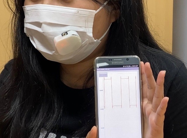 전남대학교 의공학과 학생들이 마스크 착용만으로 자신의 호흡 상태를 파악해 건강수준을 가늠할 수 있는 기술을 개발했다고 대학 측이 17일 밝혔다. (사진=전남대 제공)