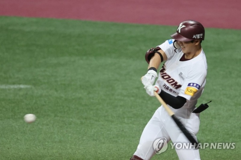 7회 역전타를 날린 키움 변상권