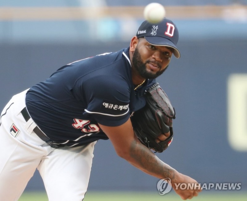 두산이 알칸타라의 호투를 앞세워 연패에서 벗어나 가을야구 진출을 위한 매직넘버를 '3'으로 줄였다.