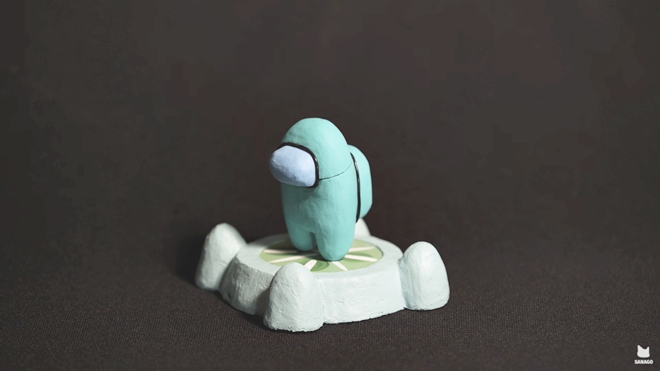 유튜버 사나고가 제작한 '어몽어스' 에어팟 케이스와 무선 충전기(사진=사나고 유튜브 발췌).