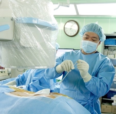 발병 연령 확대되고 있는 허리디스크, 척추내시경 시술로 안전하게