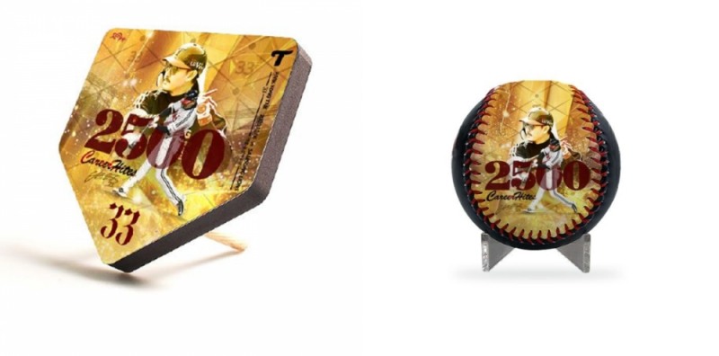 LG가 박용택의 2500안타를 기념해 출시된 ‘기념 액자’와 ‘플레이어 포토볼’