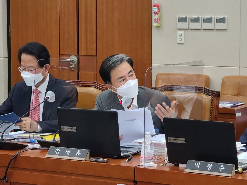 김태흠 국민의힘의원(우측)