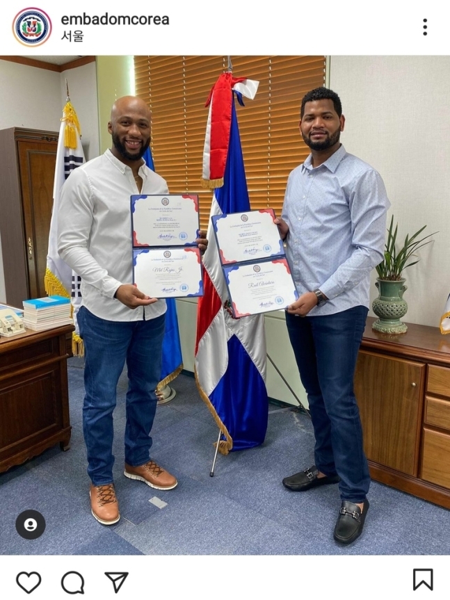 로하스(왼쪽)와 알칸타라