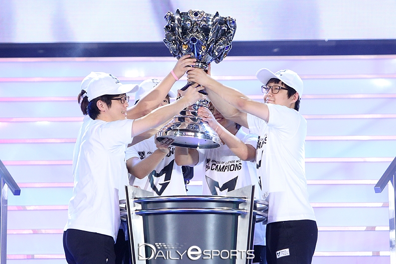 2013년 롤드컵 우승을 차지한 SK텔레콤 T1(위)과 2014년 우승한 삼성 갤럭시 화이트 모두 중국 팀을 상대로 승리했다.