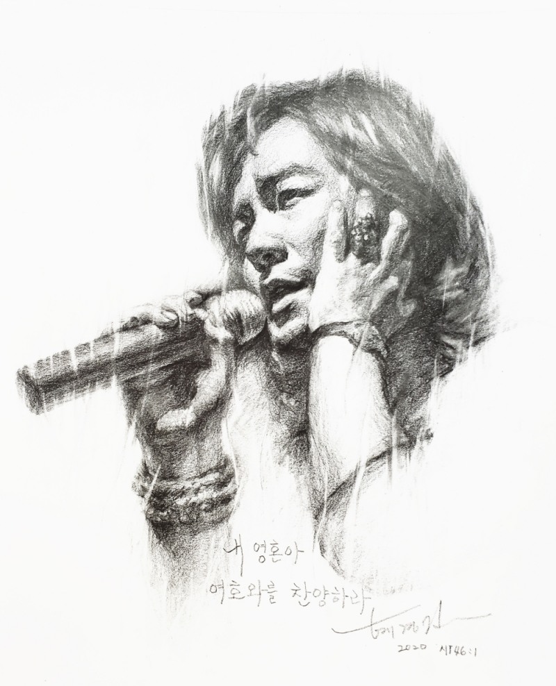 비속에서 노래하는 부활가수 김재희씨를 스케치