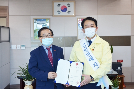 순천시의회 허유인 의장이 국민건강보험공단 순천곡성지사 1일 지사장으로 변신했다/사진=순천시의회