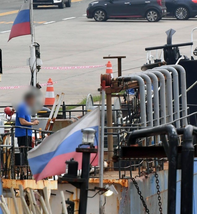 부산 감천항에 정박 중인 러시아 선박.