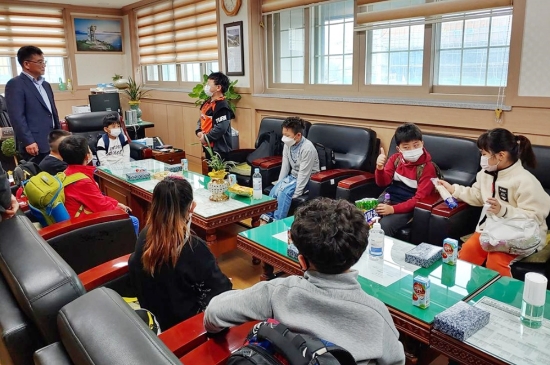 재잘재잘 우리는 관산초 2학년입니다/사진=장흥군