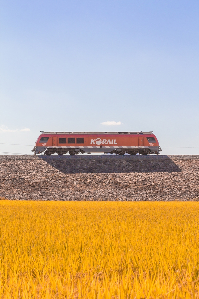 금상 수상작 '유유자적 가을 철도(김택현 作)' / 사진 제공 = 코레일