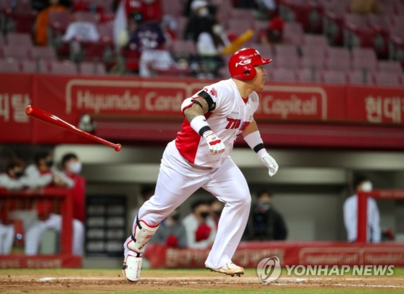 KIA 최형우가 2016년 이후 4년만에 생애 2번째 타격왕에 올랐다.