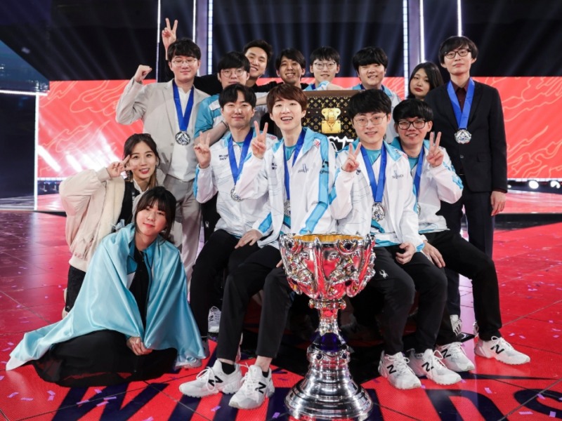 LCK에 3년 만에 우승을 선사한 담원 게이밍(사진=라이엇 게임즈 제공).