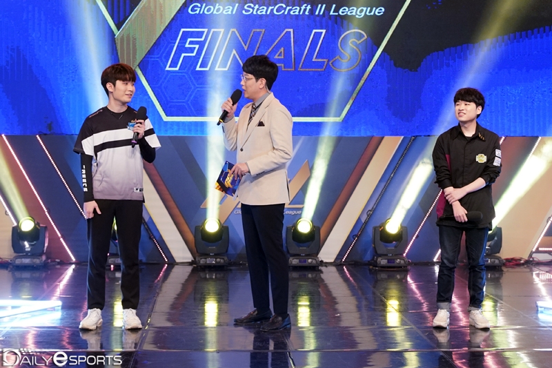 GSL 결승전 무대에 오른 전태양(왼쪽)과 조성주.