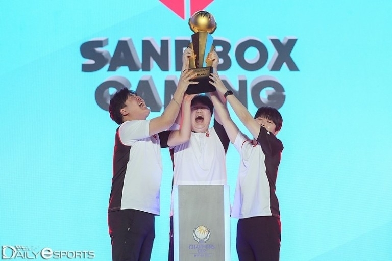 지난해 12월 EACC 2019 윈터에서 우승을 차지한 샌드박스 게이밍.