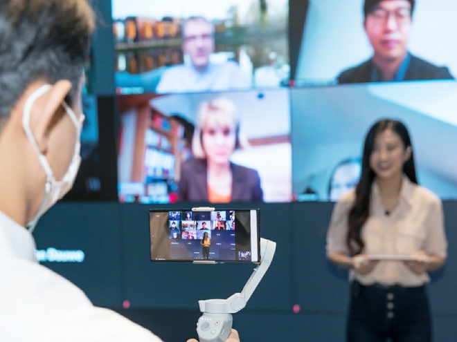 (사진=SK텔레콤) SK텔레콤은 서울시 중구에 위치한 본사 T타워에서 독일 중소기업 및 기관에 5G, AI 등 최신 ICT 기술을 실시간 영상으로 소개하는 랜선 ICT 기업탐방을 시행했다고 3일 밝혔다. 사진은 랜선 ICT 기업탐방 현장 모습이다.