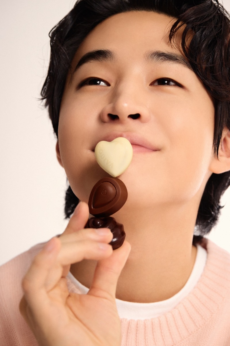 헨리, 다가오는 빼빼로데이와 수능 응원 캠페인 진행