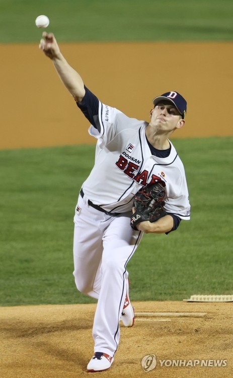 두산 플렉센이 4일 잠실 준PO 1차전에서 LG 타선을 6회까지 4피안타 11탈삼진 무실점으로 막으며 4-0으로 앞선 가운데 승리요건을 갖추고 물러났다.