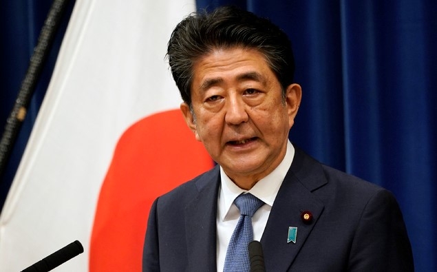 아베 신조 일본 전 총리가 총리 재임중이던 지난 8월 28일 도쿄 총리공관에서 기자회견을 열고 발언하고 있다.