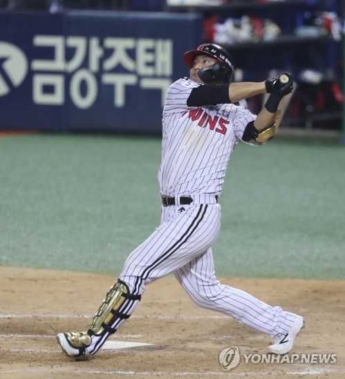 LG는 알칸타라에 강한 김민성을 7번에서 6번타자로 조정했다.