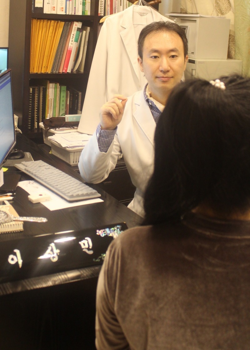 가슴수술 후 생긴 흉터가 고민이라면?