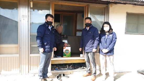 무안군 해제면, 따뜻한 겨울나기 전기매트 전달/사진=무안군