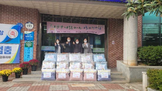 목포시 연산동 지역사회보장협의체, 취약가정에 겨울이불 전달/사진=목포시