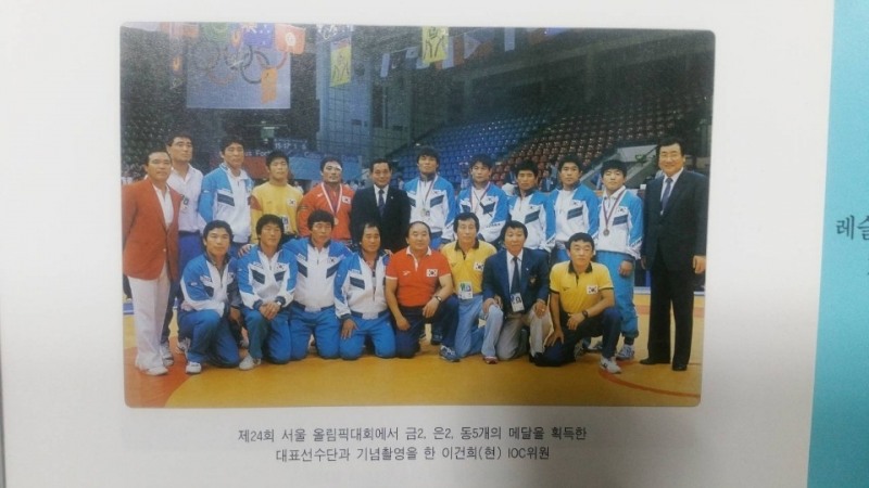 이건희회장 왼쪽이 한명우, 오른쪽 김영남이고 오른쪽 끝이 김정상부회장. 앞줄 오른쪽에서 두번째는 장창선협회전무