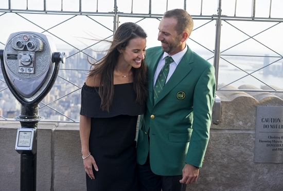 2017년 마스터스 챔피언 세리히오 가르시아가 코로나19 양성반응으로 이번 주 마스터스대회에 불참한다. 사진은 2017년 마스터스 우승 후 아내와 함께 한 가르시아 모습.