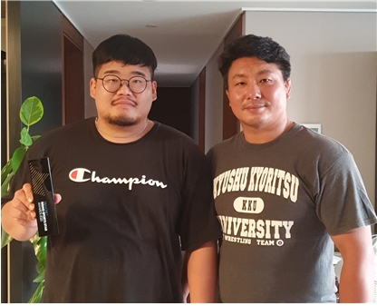 레슬링 국가대표 김민석 선수(왼쪽)와 김정섭 코치