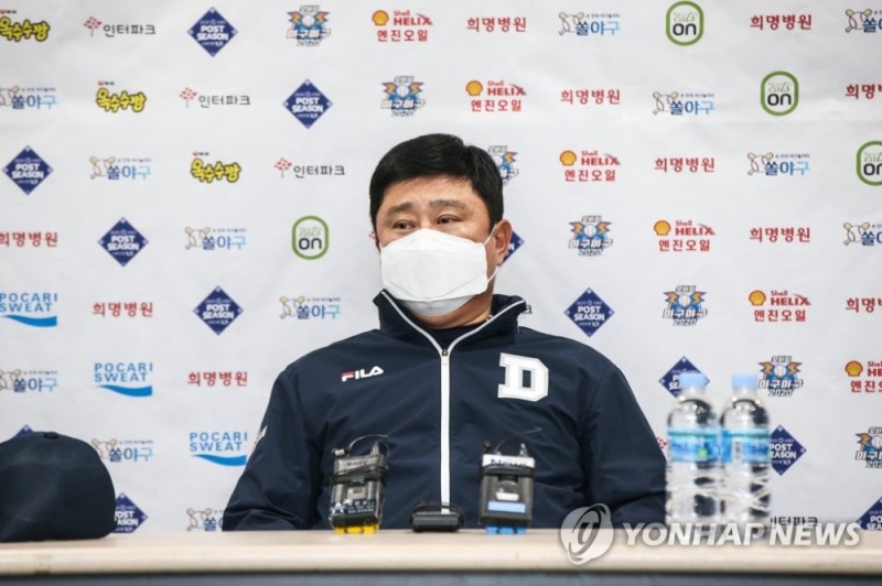 김태형 두산 감독은 이길 수 있는 상황이 오면 무리를 할수도 있다며 3차전에서 끝내겠다는 강한 의지를 피력했다.