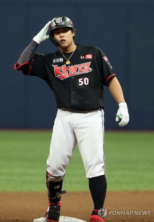 플레이오프 1, 2차전에서 8타수 1안타에 그쳤던 강백호는 3차전에서 5번타자로 등장해 5회에 우중간 2루타를 포함해 4타수 3안타 1득점으로 승리의 발판이 됐다.