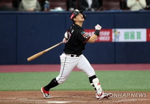 ‘찢어진 장갑’이 가져온 뜻밖의 선물 '20초의 여유'. 조급증 내려놓은 배정대의 쐐기타-플레이오프 3차전
