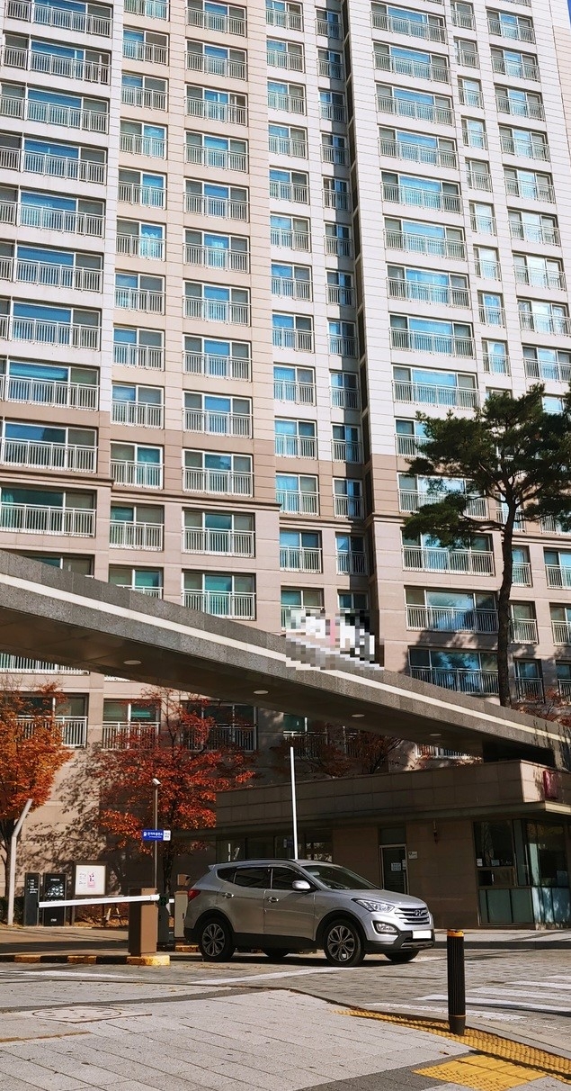 12일 김현미 국토교통부 장관이 거주하는 것으로 알려진 고양시 일산서구 하이파크시티의 한 아파트 단지 모습.