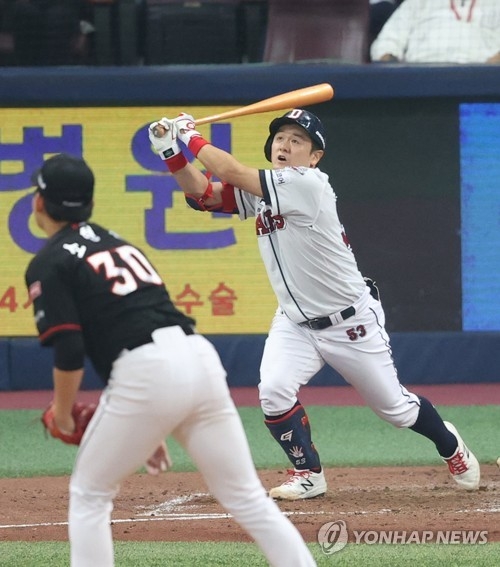 두산의 최주환이 불펜으로 깜작 등판한 소형준으로 부터 결승 2점 홈런을 때려냈다.