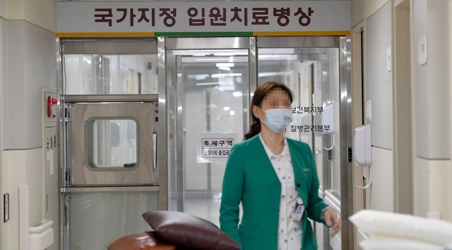 출입이 통제된 전남대병원 격리병실 입구