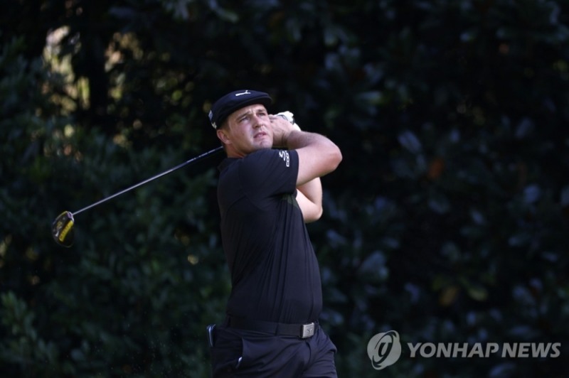 마스터스 1라운드의 브라이슨 디섐보.