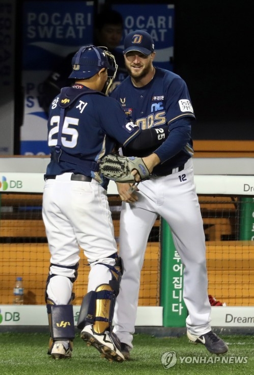 NC 포수 양의지는 KBO 리그 제1의 포수로 풍부한 포스트시즌 경험을 갖고 있다. 특히 두산에서 5시즌을 한국시리즈를 치른 경험이 있어 누구보다 두산 타자들의 특성을 잘 알고 있다.