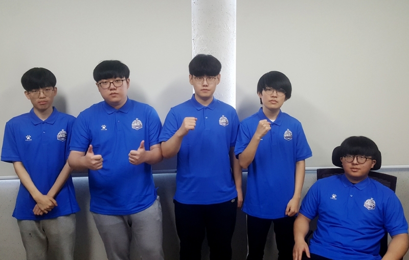 2020 e스포츠 대학리그 리그 오브 레전드 부문 우승을 차지한 전남과학대학교 선수들(사진=한국e스포츠협회 제공).