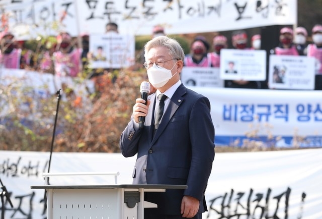 13일 오전 이재명 경기도지사와 관계자들이 참석한 가운데 전태일 열사 50주기 추모식이 경기도 남양주시 모란공원에서 열렸다. (사진=경기도 제공)