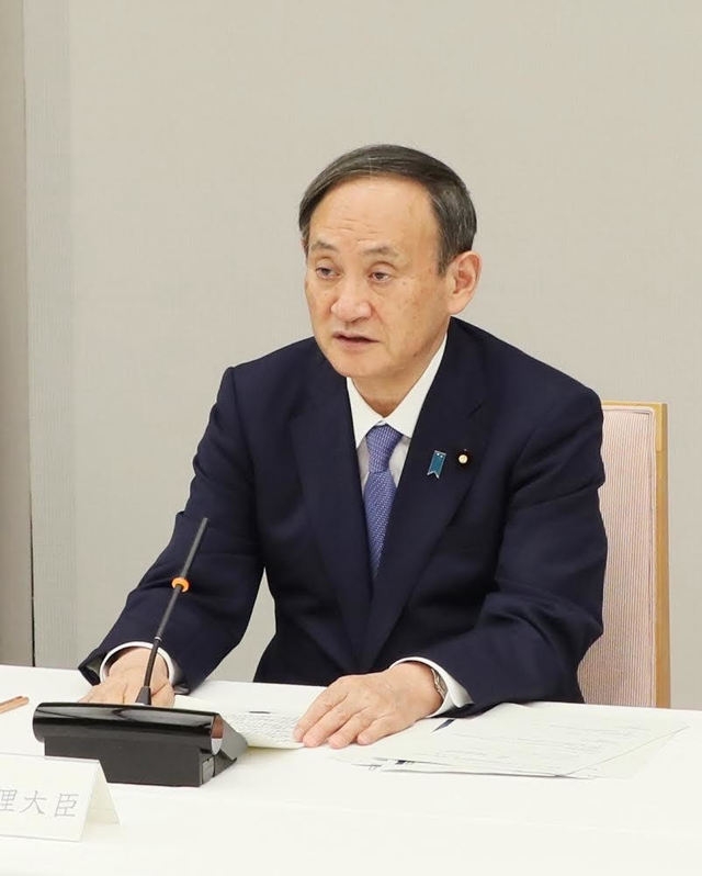 스가 요시히데 일본 총리가 지난달 30일 신종 코로나바이러스 감염증(코로나19) 대책 본부 회의를 주재하고 있다.