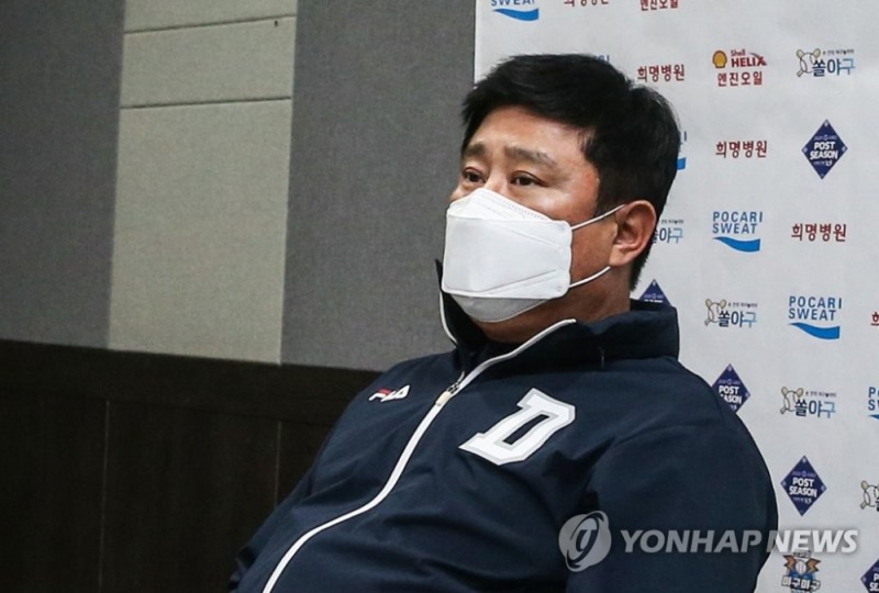 두산 김태형 감독은 18일 한국시리즈 2차전에 대폭 변화된 라인업을 선보였다.