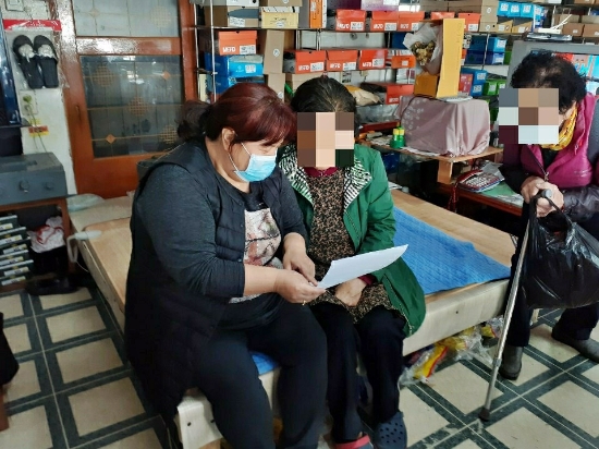 장흥종합사회복지관에서 운영하고 있는 노인맞춤돌봄서비스 사업의 생활지원사가 뇌졸중 쇼크로 쓰러진 독거 어르신에게 신속한 응급조치를 해 어르신을 병원으로 이송시켜 치료를 받게 한 소식이 전해지며 지역 사회에 귀감이 되고 있다/사진=장흥군