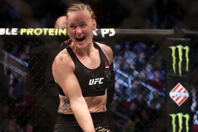 남녀 플라이급 KO 잔치, 두 챔피언이 함께 오른다-UFC 255