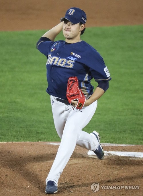 NC의 막내 송명기는 1승뒤 연패에 빠진 팀을 구해야 할 중차대한 사명을 안고 4차전 선발로 나선다.