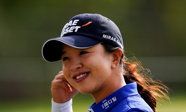 김세영(27)은 11일(한국시간) 미국 펜실베이니아주 뉴타운 스퀘어의 애러니밍크 골프클럽(파70)에서 열린 KPMG 여자 PGA 챔피언십 3라운드에서 단독 선두에 올랐다.
