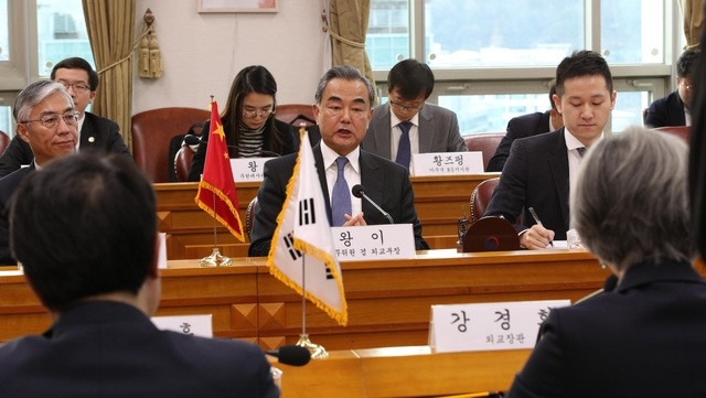 왕이(王毅) 중국 외교 담당 국무위원 겸 외교부장이  2019년12월 4일 오후 서울 종로구 외교부청사에서 강경화 장관과 회담을 하고 있다.