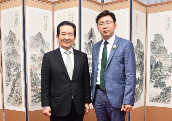 김철우 전남 보성군수가 지난19일 남해안 남중권 협의회 공동협력사업을 위한 정세균 국무총리와의 간담회에 참석해 공동 안건과 보성군 지역 현안사업을 설명하고 지원을 요청했다/사진=보성군